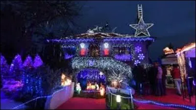 Petit avant goût de Noël avec cette maison illuminée à Anchies. Commune des Hauts-de-France, dans l'arrondissement de Douai, elle se situe dans le département ...