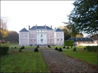 Nous partons à présent dans la Somme à la découverte du château de Brailly-Cornehotte. Nous sommes en région ...