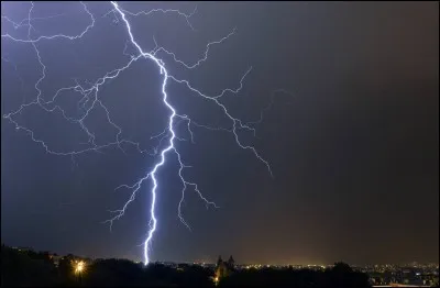 À qui appartient l'éclair ?
