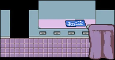 Qu'y a-t-il dans l'atelier de Sans, en plus de photos, badges, et autres détails qui semblent en lien avec son passé ?