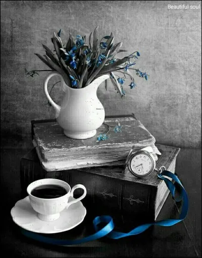 Qui est l'écrivain de "La Rue aux trois poussins" ?