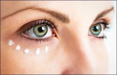 "Les Yeux de Laura Mars" est interprété par Faye Dunaway.