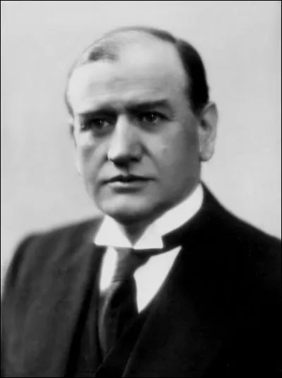 Cet homme politique, président du conseil d'avril 1938 à mars 1940, resté dans l'Histoire pour les Accords de Munich, se prénomme ...