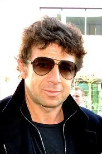 Complétez le titre de cette chanson : "Place des...