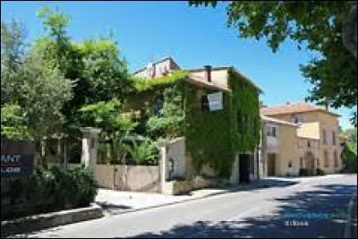 Petit tour en région P.A.C.A., à Uchaux. Commune de l'arrondissement de Carpentras, elle se situe dans le département ...