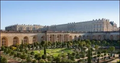 De quel d&eacute;partement Versailles est-elle la pr&eacute;fecture ?