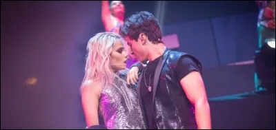 Au début de la série, de qui Ambre est-elle la meilleure amie ?