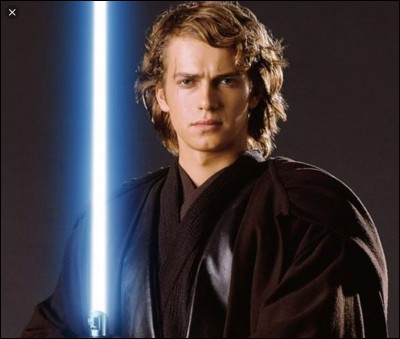 Quel acteur joue le rôle d'Anakin Skywalker dans les opus II et III ?