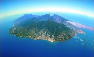 Quel océan borde La Réunion ?