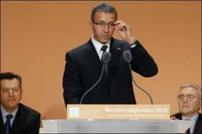 Azouz Begag, tte de liste Modem en Rhnes-Alpes, n'est pas trs soutenu par les adhrents locaux. Ils ont envoy un mail pour dnoncer le 'manque de dmocratie' en utilisant une adresse fantaisiste :