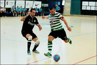 Combien de joueurs y a-t-il dans une équipe de futsal ?