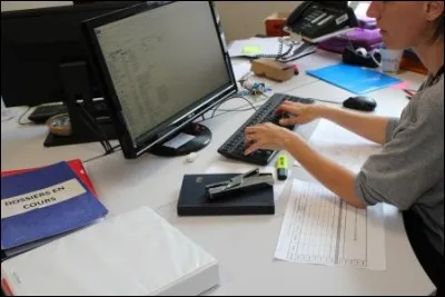 La gestion des dossiers des jeunes inscrits passe par le service...