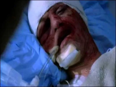 Dans l'épisode 1 de la saison 6, qui meurt écrasé par un bus ?