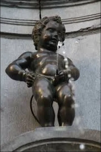 Le Manneken-Pis de Bruxelles est aussi connu sous le pseudonyme « Le Petit Julien ».