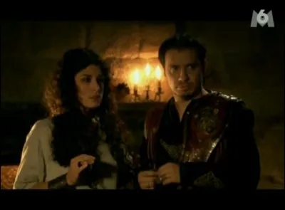 Lorsque le Roi Arthur présente Aélis, le soir même Démétra lui dit que sa sur, qui a le type latin comme elle, se trouvait au bout d'un champ. Mais un champ de quoi ?