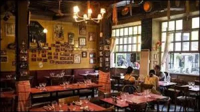 Quel nom portent les restaurants typiques de Lyon ?