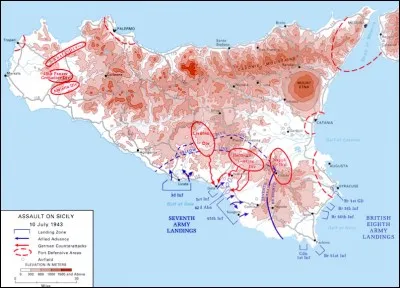 Toujours en juillet 1943, les Alliés débarquent en Sicile. Qu'est-ce que cela entraine ?