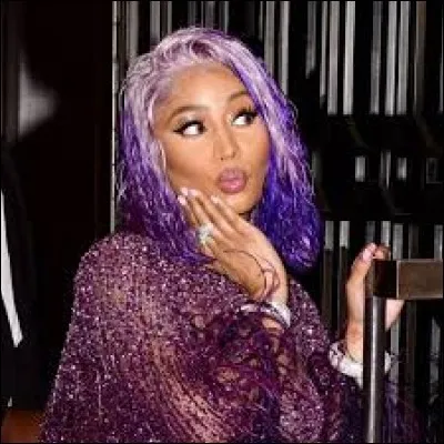 Comment se prénomme son petit ami d'enfance avec qui elle va se marier ?