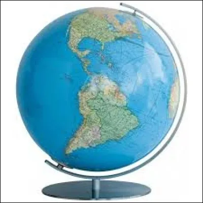 Lequel de ces continents est bordé par un seul océan ?