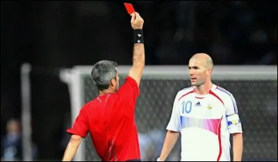Si l'arbitre vous montre le carton rouge, que faites-vous ?