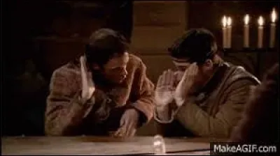 Il se fait appeler l'orphelin de Carmélide :