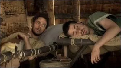 Il n'est pas foutu de se lever avant midi :