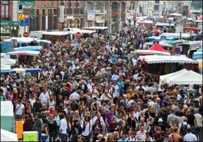 Stationné à Cambrai, il vous reste une ville à visiter, et non des moindres, vous avez calculé votre itinéraire afin de tomber pile sur la Grande Braderie de Lille, alors quelle direction allez-vous prendre ?