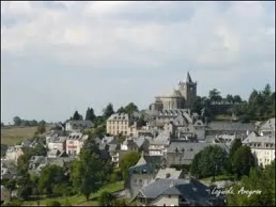 Qu'associe-t-on à la ville de Laguiole, en Aveyron ?