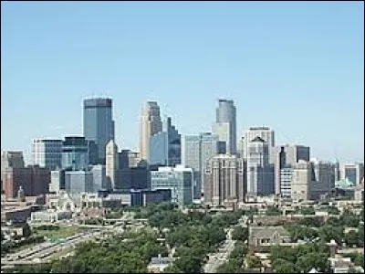 Sur quel fleuve la ville de Minneapolis se trouve-t-elle ?
