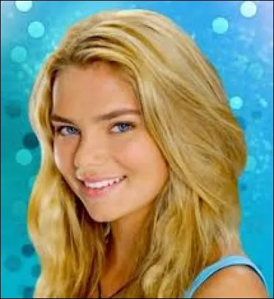 Comment s'appelle cette fille ?