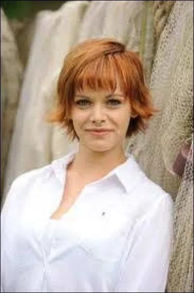 Comment s'appelle cette fille ?