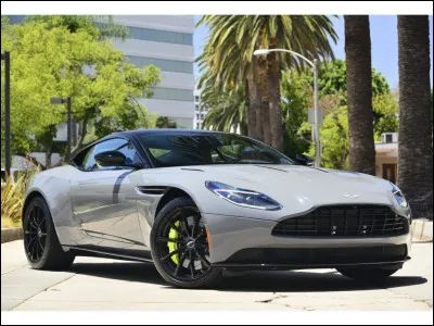 Laquelle de ces marques n'est pas sp&eacute;cialis&eacute;e dans les produits li&eacute;s au soin ?