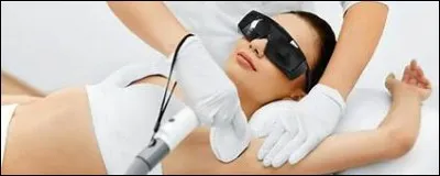 Oh je vois, je vous suis maintenant en salle. J'ai aussi entendu parler de l'épilation à lumière pulsée... On m'a dit qu'elle était déconseillée pour certaines personnes, lesquelles ?