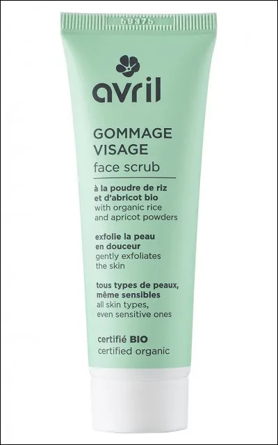 Merci beaucoup pour vos conseils ! J'aimerais également prendre plus soin de mon visage, en lisser la peau et on m'a parlé de gommage...