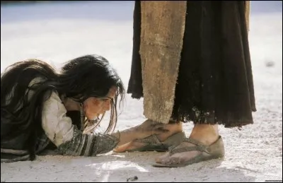 Actrice née le 30 septembre 1964
Films principaux : La Passion du Christ - 007 Spectre - Matrix Révolutions