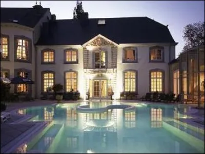 Durant l'Antiquit&eacute;, quels &eacute;tablissements romains ont permis d'am&eacute;liorer l'hygi&egrave;ne de nombreux hommes et femmes ?