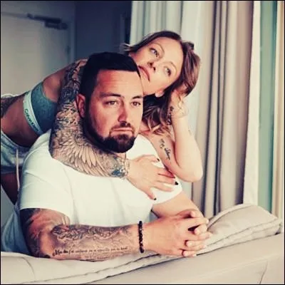 Depuis combien de temps est-elle avec Loic ?