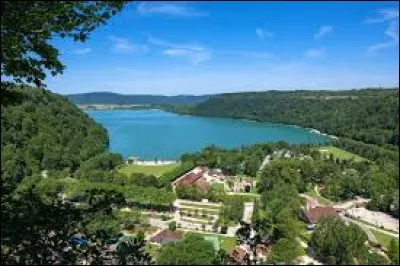 Laquelle de ces villes ne se situe pas dans le département du Jura ?