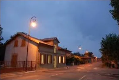 Autre commune d'Occitanie, mais dans l'ancienne r&eacute;gion Midi-Pyr&eacute;n&eacute;es, Labastide-Sav&egrave;s se situe dans le d&eacute;partement ...