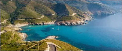 Quelle île est surnommée "L'île de Beauté" ?