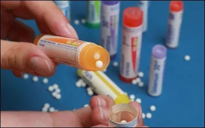 L'homéopathie consiste à soigner les malades selon le principe de la similitude. Par quel médecin allemand a-t-elle été inventée en 1796 ?