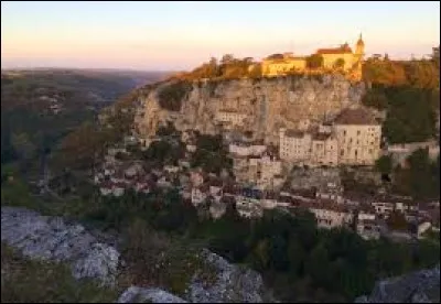 Le village de Rocamadour se situe en Dordogne.