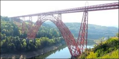 Le viaduc de Garabit se situe dans le département de la Mayenne.