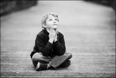 Qui a dit : �Faites que le r&ecirc;ve d&eacute;vore votre vie afin que la vie ne d&eacute;vore pas votre r&ecirc;ve� ?