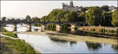 Le canal du Midi relie Toulouse à la mer Méditerranée.