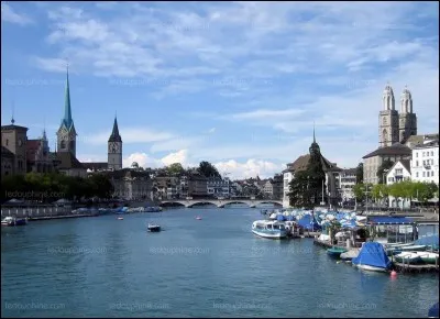 Quelle est cette ville se situant dans les Bouches-du-Rhône et qui est réputée pour ses calissons ?