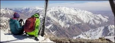 Dans quel pays se situe le djebel Toubkal ?