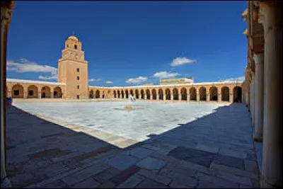 Où peut-on voir la grande Mosquée de Kairouan, la plus ancienne du Maghreb ?