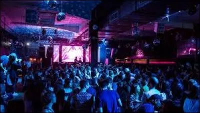 Tous les week-end, je vais en boîte, je vous avoue que j'ai une préférence pour whisky-coca.