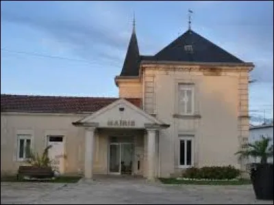 Commune de Nouvelle-Aquitaine, dans l'arrondissement de Jonzac, Bussac-Forêt se situe dans le département ...